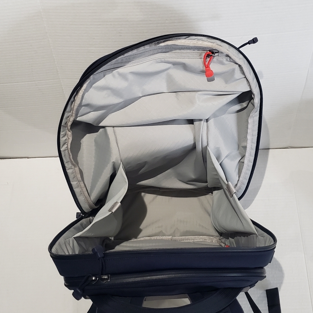 Yeti Crossroads Oracle Red Bull Racing Backpack - Picture 6 of 8